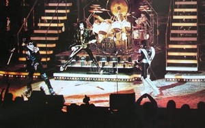  baciare ~Fukuoka, Japan...March 30, 1977 (Rock and Roll Over Tour)