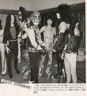 baciare ~Fukuoka, Japan...March 30, 1977 (Rock and Roll Over Tour)