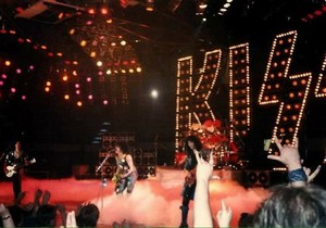  baciare ~Hammond, Indiana...March 30, 1986 (Asylum Tour)