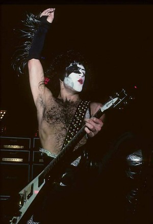  Paul ~Los Angeles, California...February 23, 1976 (Alive Tour)