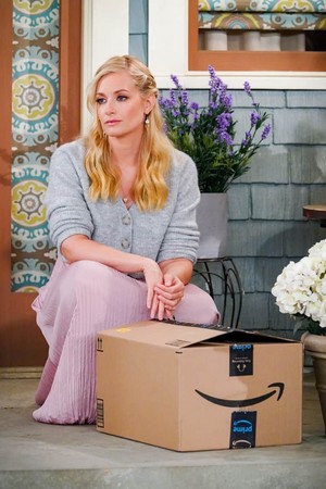  The Neighborhood ~ 4x04 "Welcome to the Porch Pirate"
