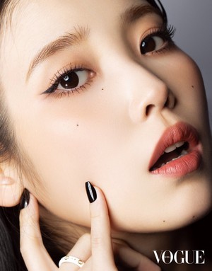  220502 IU（アイユー） x Gucci Beauty for Vogue Korea May 2022 Issue