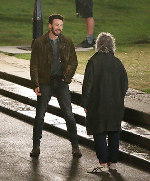  Chris Evans on the set of Ghosted in लंडन | May 2022