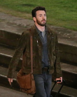  Chris Evans on the set of Ghosted in Londres | May 2022