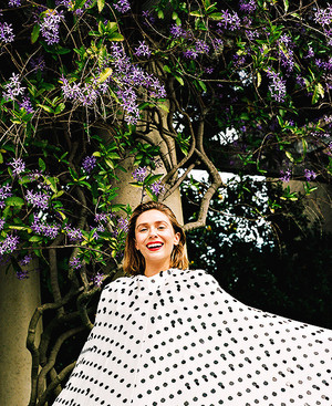  Elizabeth Olsen for C Magazine (Summer 2022) oleh Jem Mitchell
