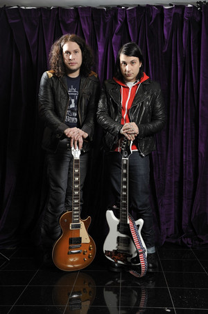  Frank Iero and sinar, ray Toro - gitar World Photoshoot - 2011