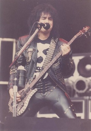  Gene ~Toronto, Canada...June 15, 1990 (Hot in the Shade Tour)