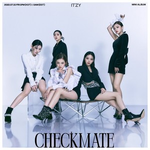 ITZY members appear regal in concept photos for 'Checkmate'