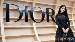  JISOO at Dior’s Fall 2022 Women’s Fashion toon