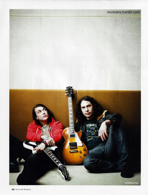  straal, ray Toro and Frank Iero in gitaar World - 2011