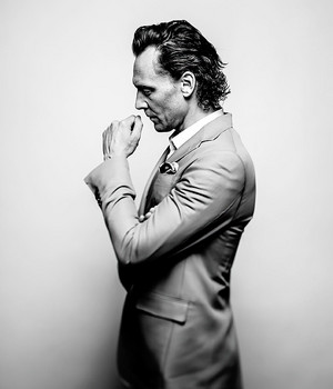  Tom hiddleston | sa pamamagitan ng ibon ng dyey L. Clendenin | Los Angeles Times 2022