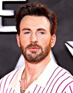 Chris Evans attends “The Gray Man” Special Screening at BFI Southbank in london | July 19, 2022