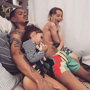 Evan Ross and his kids
