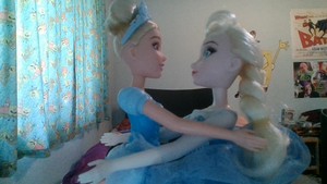  Hugs From Elsa And Золушка