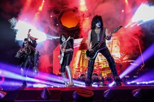  kiss ~Budapest, Hungary...July 14, 2022 (End of the Road Tour)