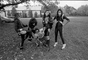 吻乐队（Kiss） ~Cadillac, Michigan...October 10, 1975 (Cadillac High)