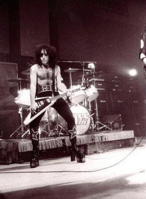  Paul ~Saginaw, Michigan...November 10, 1974 (Hotter Than Hell Tour)