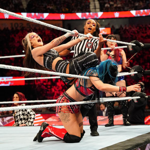  Dakota Kai and IYO SKY (with Bayley) vs Becky Lynch and Mia Yim | Raw: January 2, 2023