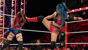  Dakota Kai and IYO SKY (with Bayley) vs Becky Lynch and Mia Yim | Raw: January 2, 2023