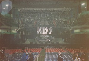  किस ~Tokyo, Japan...January 30, 1995 (KISS My नितंब, गधा Tour)