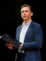 Tom Hiddleston performing at the Poetry For Every Day Of The Year | March 17, 2023 - tom-hiddleston photo