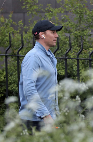  Tom Hiddleston and Bobby | Out and About in Londres | May 2023