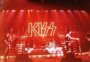  키스 ~Sudbury, Ontario...July 18, 1977 (Love Gun Tour)