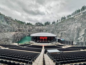  ciuman in Dalhalla, Sweden...July 12, 2023 (End of the Road Tour)