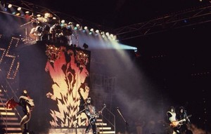 KISS ~Houston, Texas...September 1, 1977 (Love Gun Tour) 