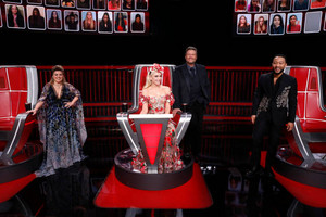  Kelly Clarkson, Gwen Stefani and John Legend