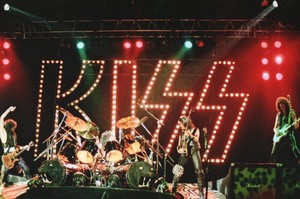  吻乐队（Kiss） ~London, England...October 14, 1984 (Animalize Tour)