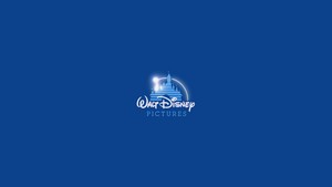 Walt Disney Pictures The Princess Diaries 2: Royal Engagement(2004)