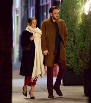  Chris Evans and Alba Baptista attend Scarlett Johansson’s 크리스마스 party | December 21, 2023