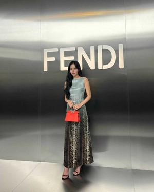  Mina at Fendi Haute Couture Fashion প্রদর্শনী