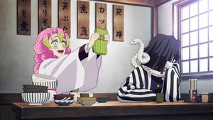  Obanai gives Mitsuri a pair of green socks