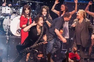 Paul with Alice Cooper ~Phoenix, Arizona...December 7, 2013 (Alice Cooper's giáng sinh Pudding)