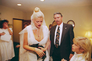  anna nicole spears at her late husband funreal