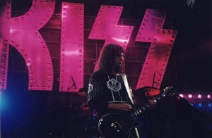 Bruce ~Melbourne, VIC, Austrália...February 8, 1995 (Hot in the Shade Tour)