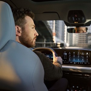  Chris Evans | Meet the all-new, fully electric アウディ Q6 e-tron