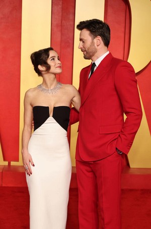  Chris Evans and Alba Baptista | 2024 Vanity Fair Oscar Party | Red Carpet