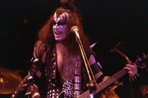  Gene ~Los Angeles, California...February 23, 1976 (Alive Tour)