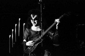  Gene (NYC) March 23, 1974 (KISS Tour)