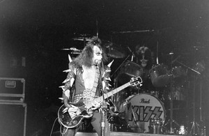  Gene and Peter ~Honolulu, Havaí (Hawaii)...February 29, 1976 (Alive Tour)