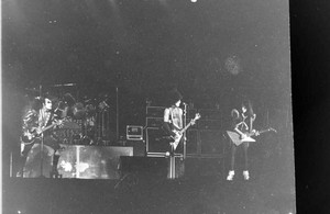  Kiss ~Honolulu, Havaí (Hawaii)...February 29, 1976 (Alive Tour)