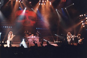 KISS ~Melbourne, VIC, Austrália...February 8, 1995 (Hot in the Shade Tour)