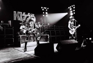 halik ~Springfield, Massachusetts...March 28, 1976 (Alive Tour)