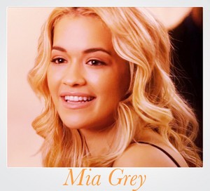  Mia Grey