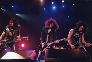  Paul, Bruce and Gene ~Melbourne, VIC, Austrália...February 8, 1995 (Hot in the Shade Tour)