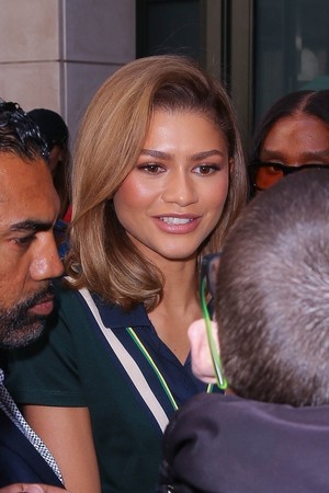  ♡Zendaya arrives for the taping of the Kelly Clarkson ipakita | April 23, 2024