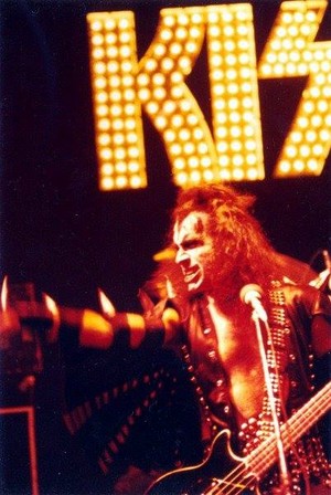  Gene ~London,UK...April 24, 1976 (Destroyer Tour)